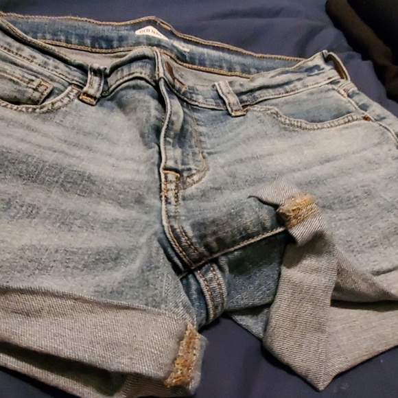 Shorts - Picture 2 of 4